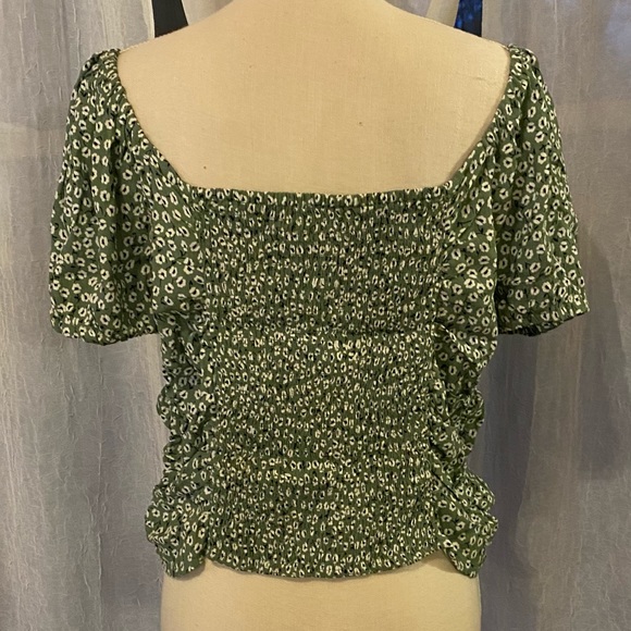 Green Spring Top - Picture 2 of 7